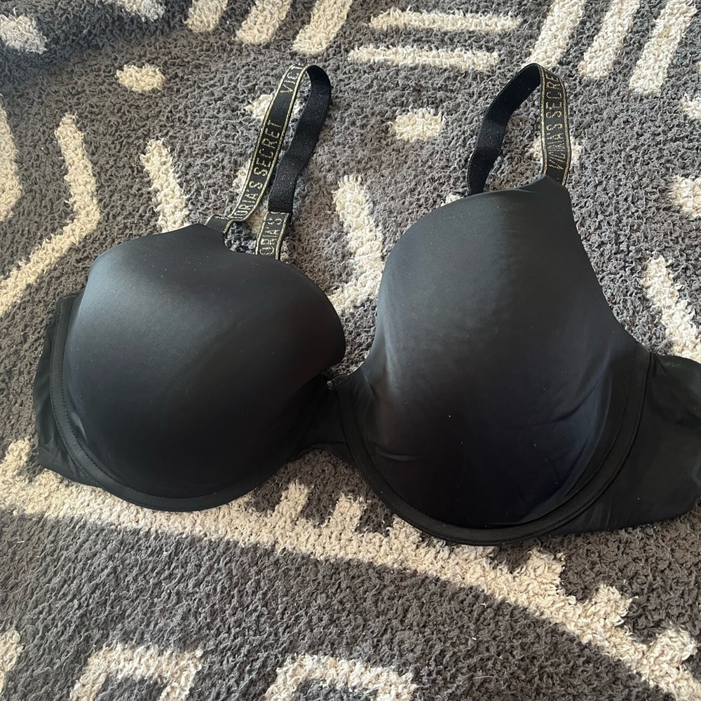 Victoria’s Secret black bra
